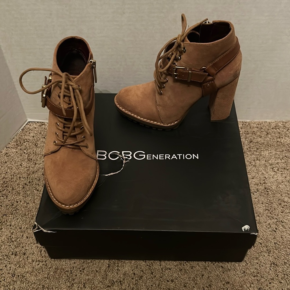 BCBG tan suede ankle boots size 6